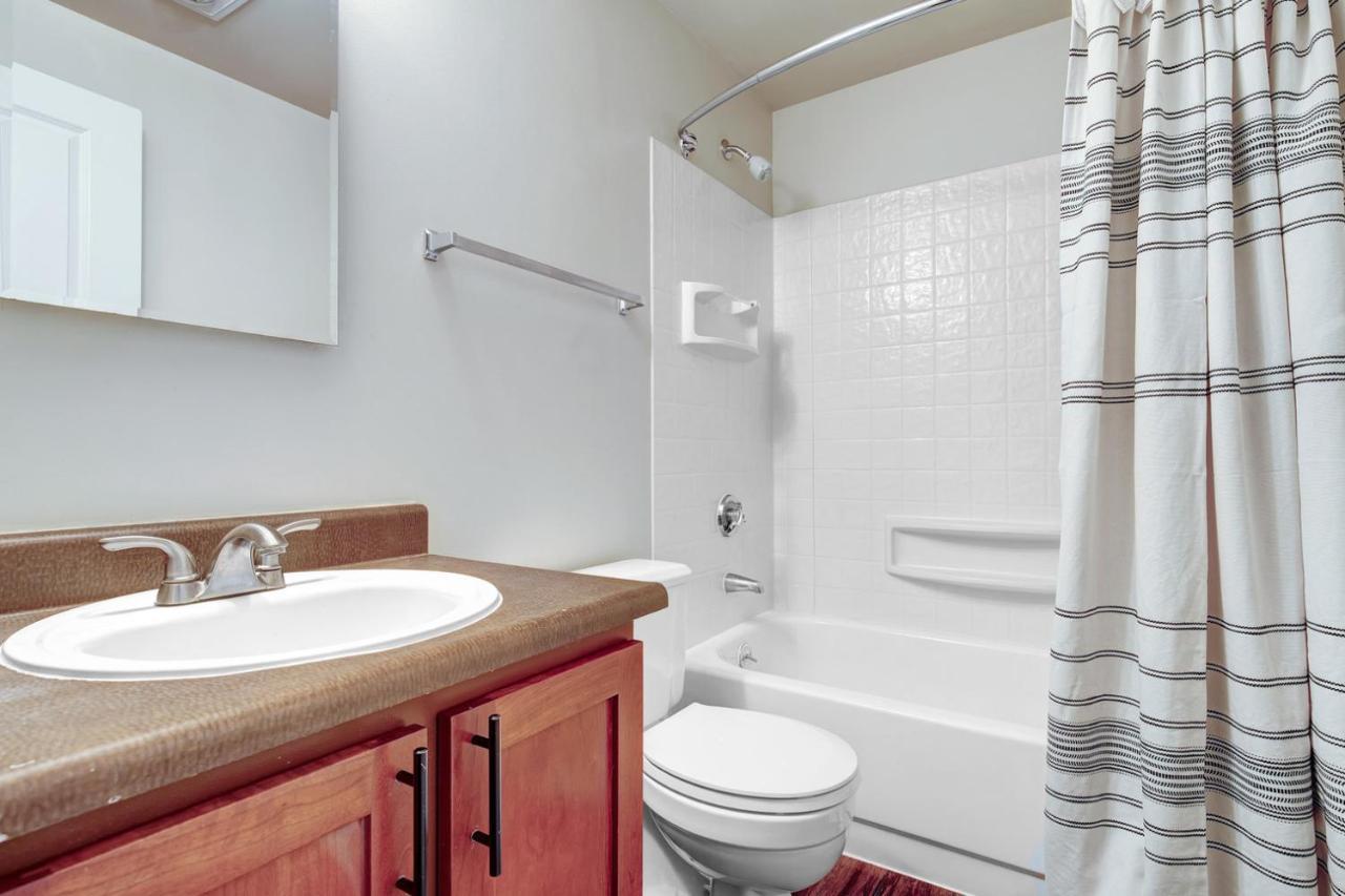 Downtown 1br W Gym Roof Nr Pike St Mkt Sea-202